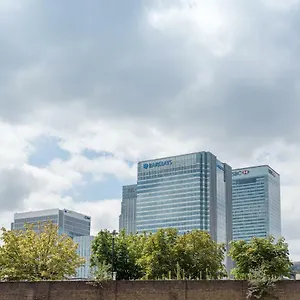 Centra Wharf , Londres Royaume-Uni